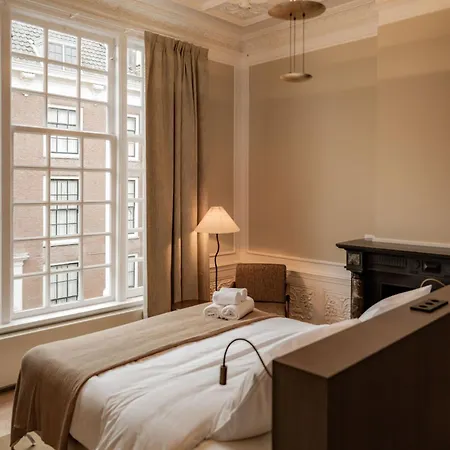 Adam & Eve Paleisstraat Hotel 4*