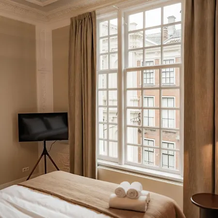 Hotel Adam & Eve Paleisstraat 4*