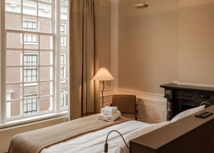 Adam & Eve Paleisstraat מלון 4*