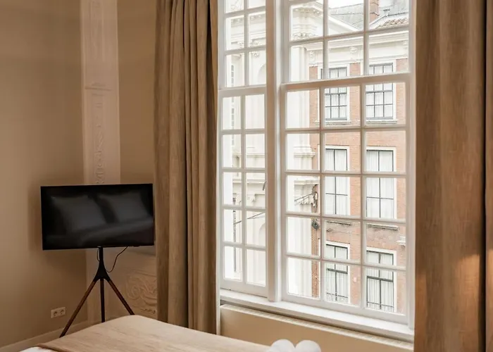 Szálloda Adam & Eve Paleisstraat 4*