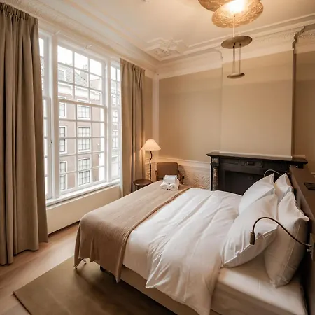 Adam & Eve Paleisstraat Χάγη