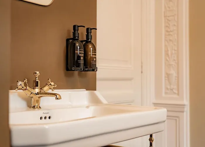 Adam & Eve Paleisstraat Ξενοδοχείο 4*